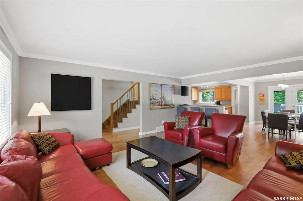 516 Lake Crescent Saskatoon SK S7H 3A4
