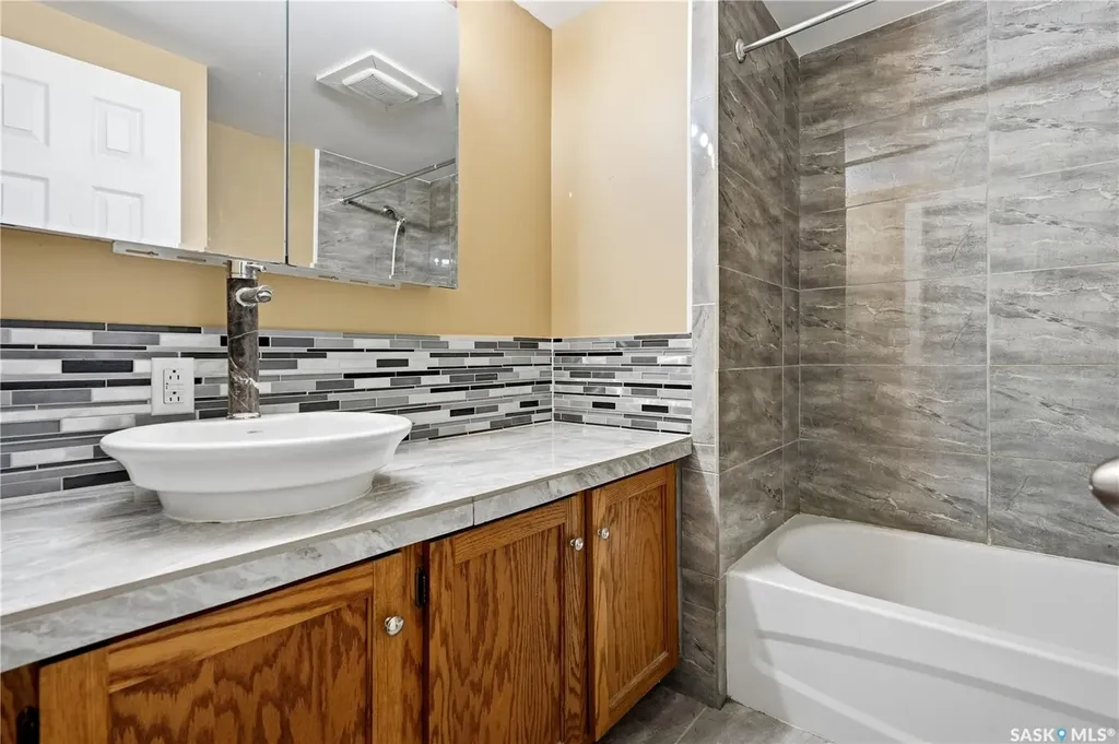 123 3rd Street W Lafleche SK S0H 2K0