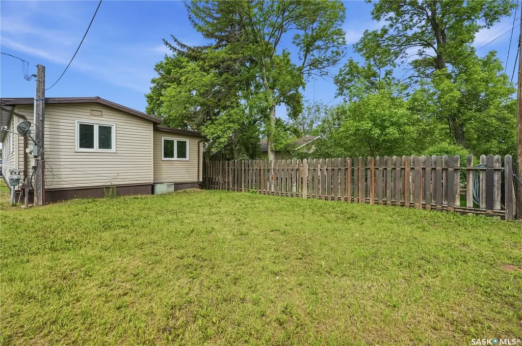 123 3rd Street W Lafleche SK S0H 2K0