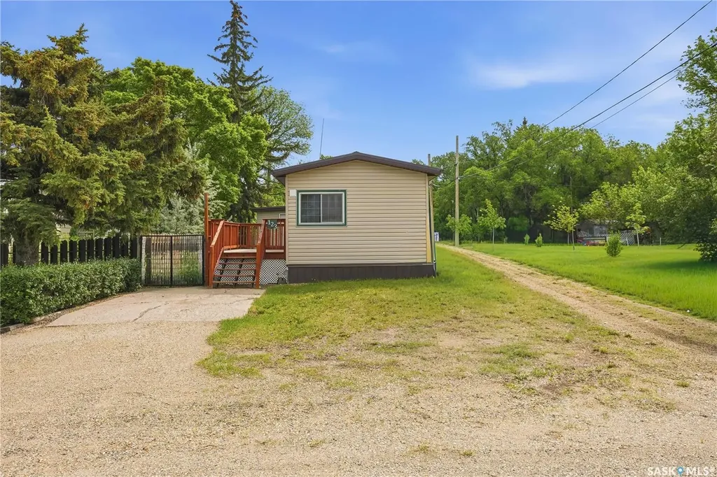 123 3rd Street W Lafleche SK S0H 2K0