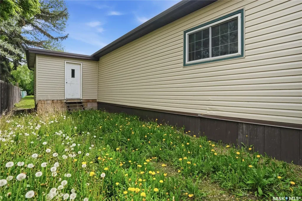 123 3rd Street W Lafleche SK S0H 2K0