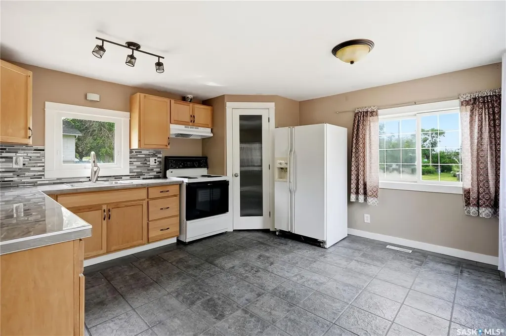 123 3rd Street W Lafleche SK S0H 2K0