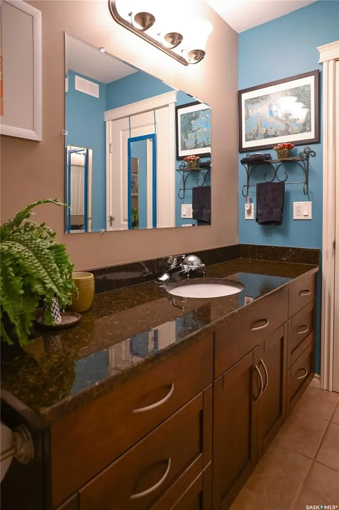 319 Stefaniuk Crescent Saskatoon SK S7H 0H6