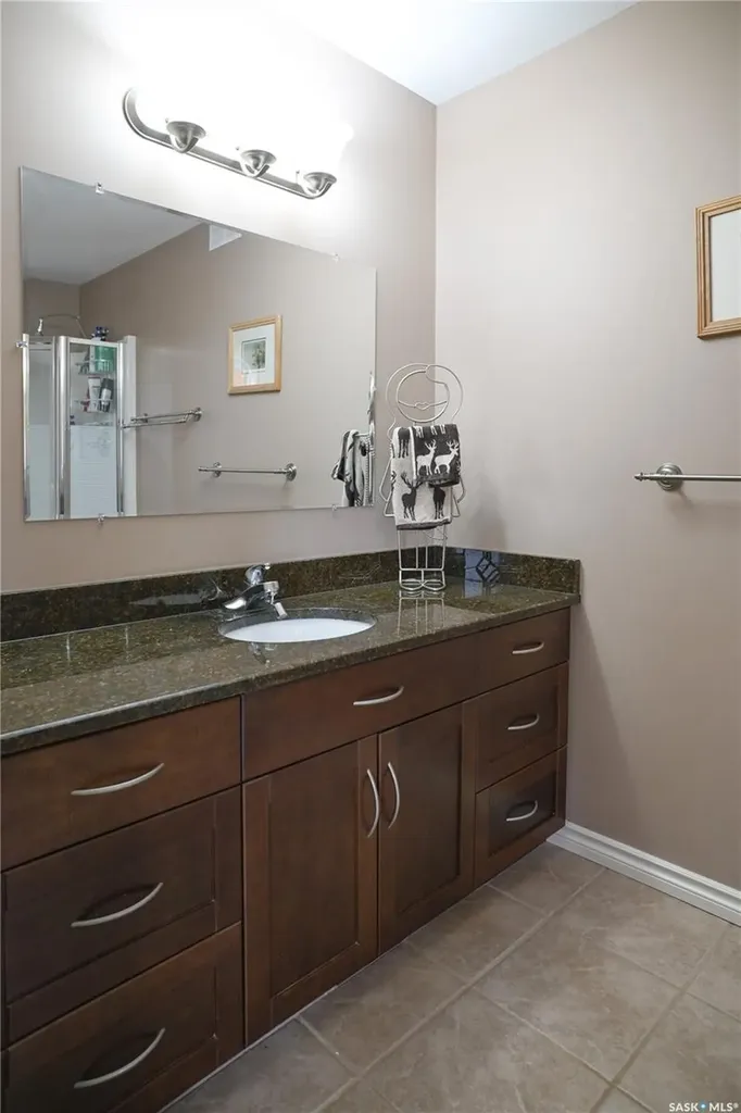 319 Stefaniuk Crescent Saskatoon SK S7H 0H6