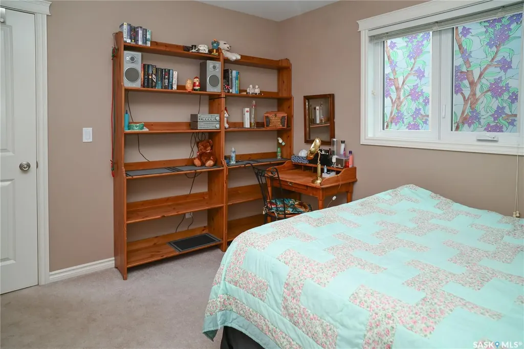 319 Stefaniuk Crescent Saskatoon SK S7H 0H6
