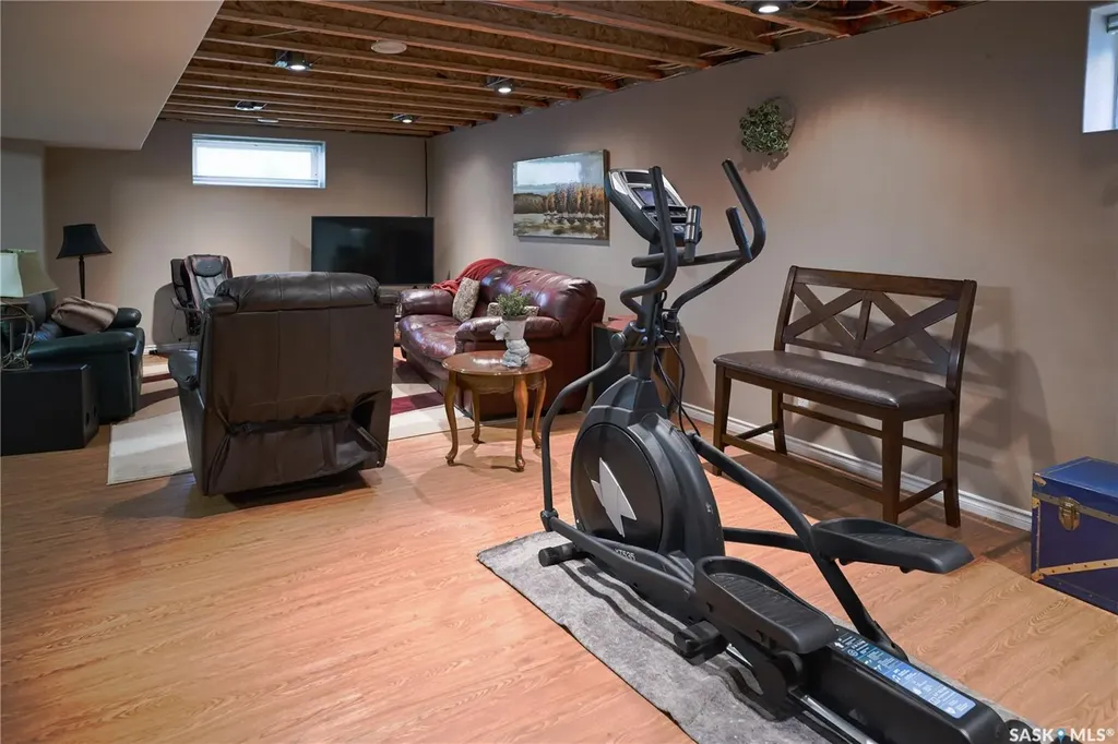 319 Stefaniuk Crescent Saskatoon SK S7H 0H6