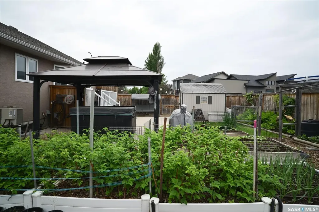 319 Stefaniuk Crescent Saskatoon SK S7H 0H6