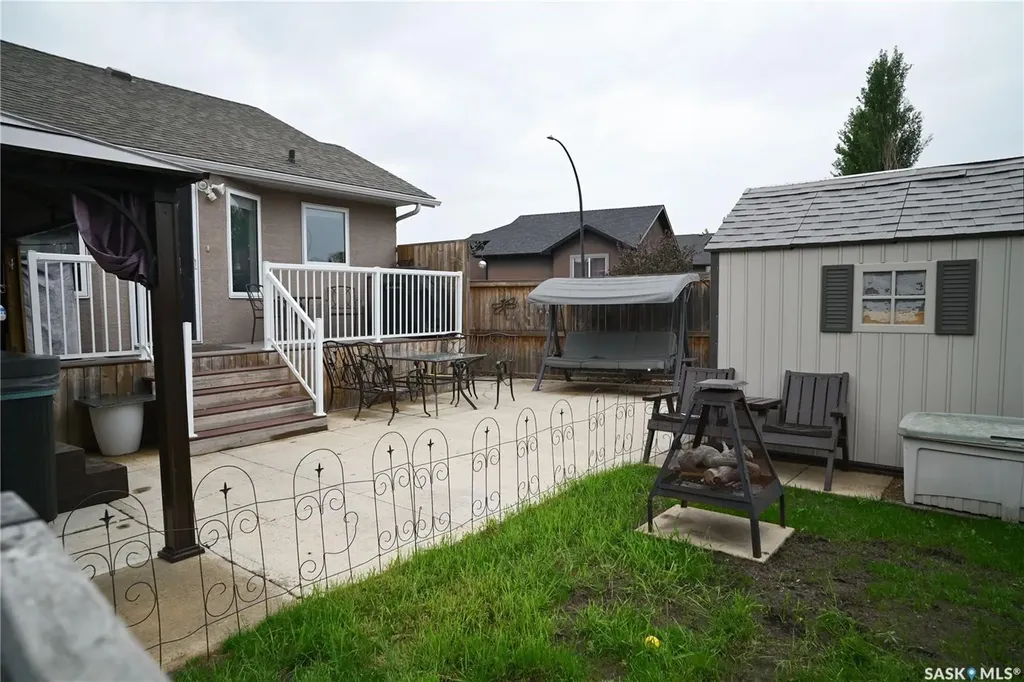 319 Stefaniuk Crescent Saskatoon SK S7H 0H6