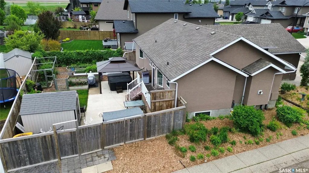 319 Stefaniuk Crescent Saskatoon SK S7H 0H6