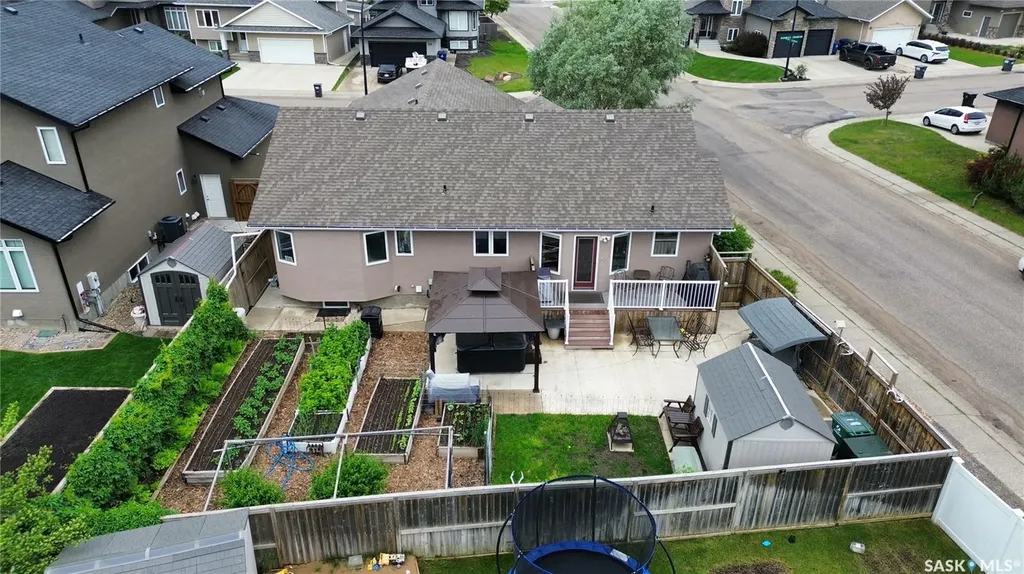 319 Stefaniuk Crescent Saskatoon SK S7H 0H6