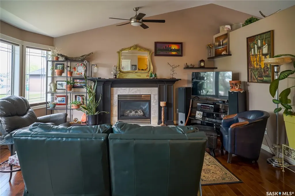 319 Stefaniuk Crescent Saskatoon SK S7H 0H6