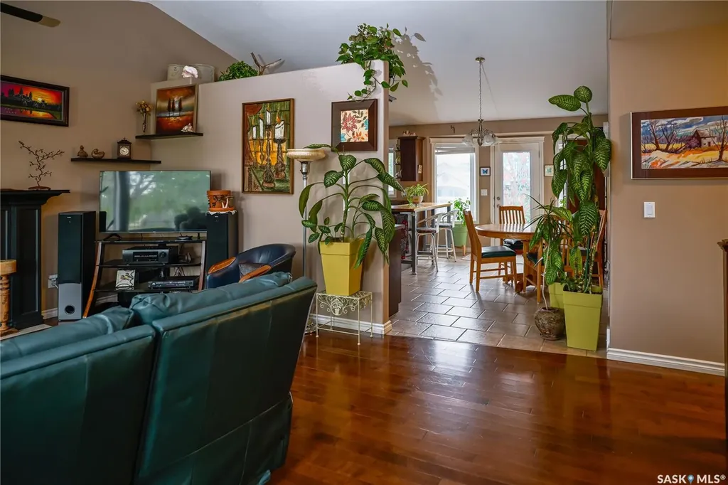 319 Stefaniuk Crescent Saskatoon SK S7H 0H6
