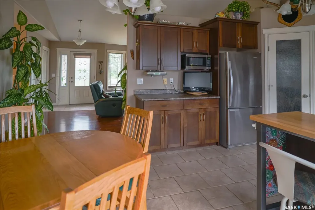 319 Stefaniuk Crescent Saskatoon SK S7H 0H6