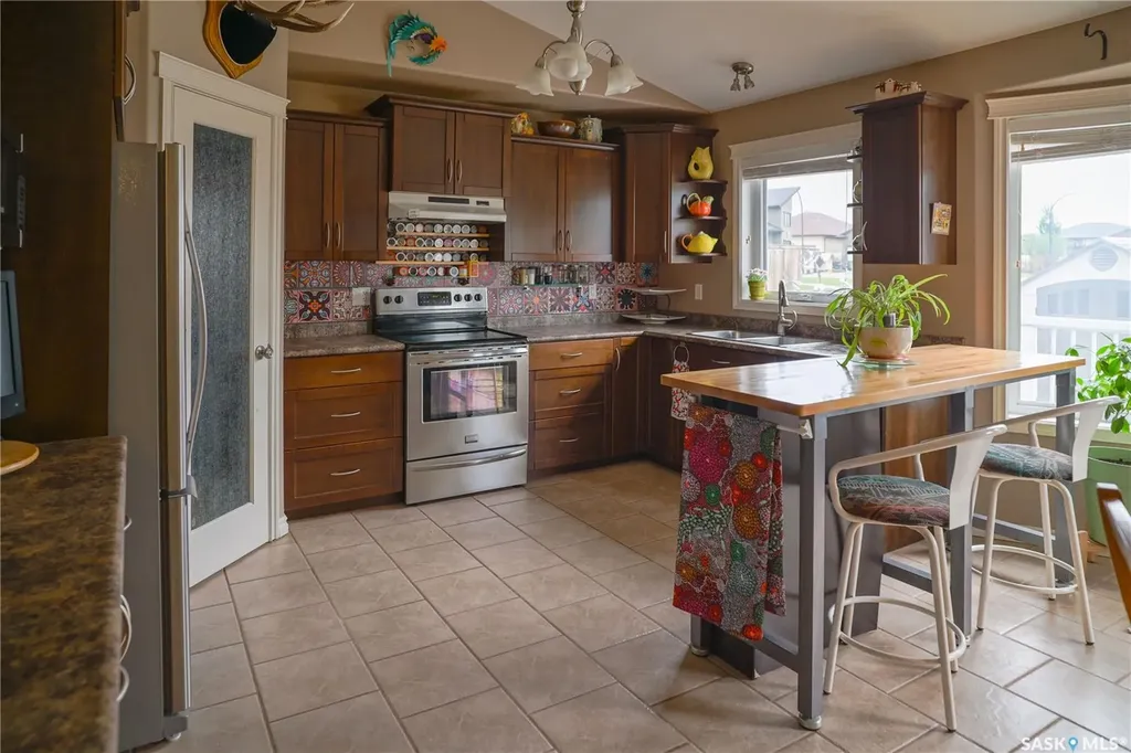 319 Stefaniuk Crescent Saskatoon SK S7H 0H6