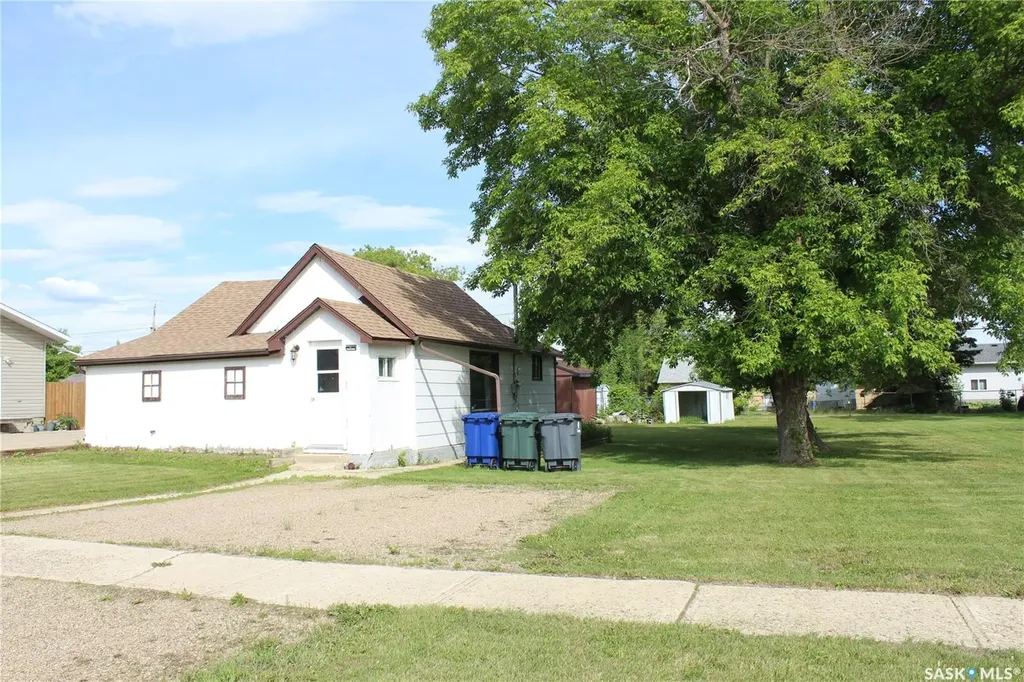308 3rd Street E Wilkie SK S0K 4W0