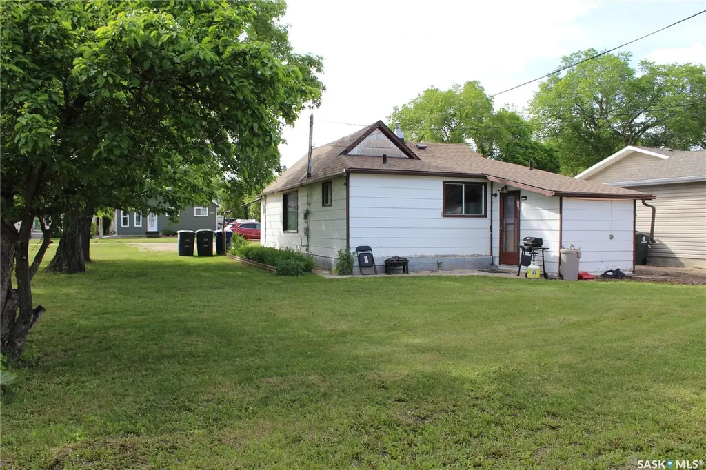 308 3rd Street E Wilkie SK S0K 4W0