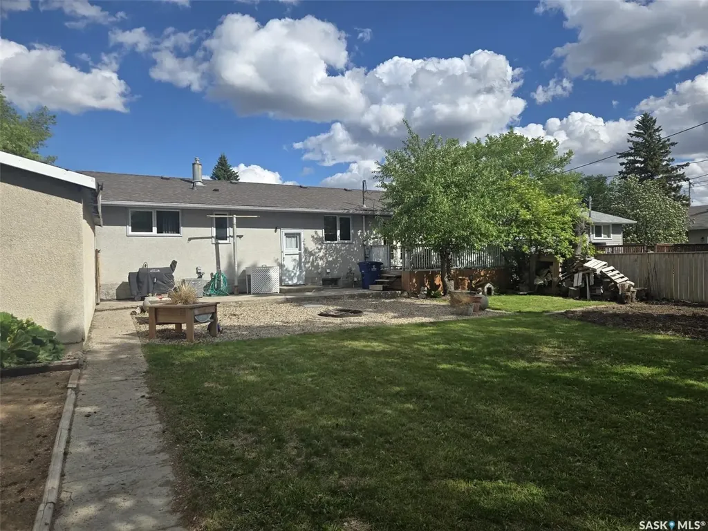 613 3rd Street W Wilkie SK S0K 4W0
