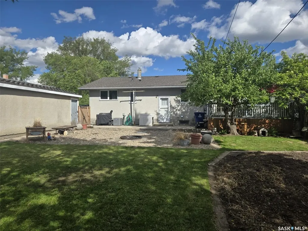 613 3rd Street W Wilkie SK S0K 4W0