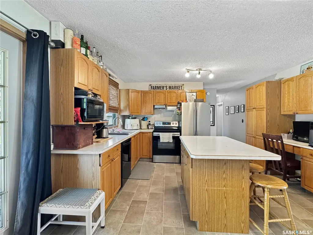 613 3rd Street W Wilkie SK S0K 4W0