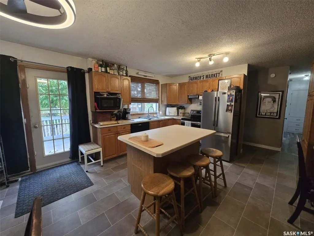 613 3rd Street W Wilkie SK S0K 4W0