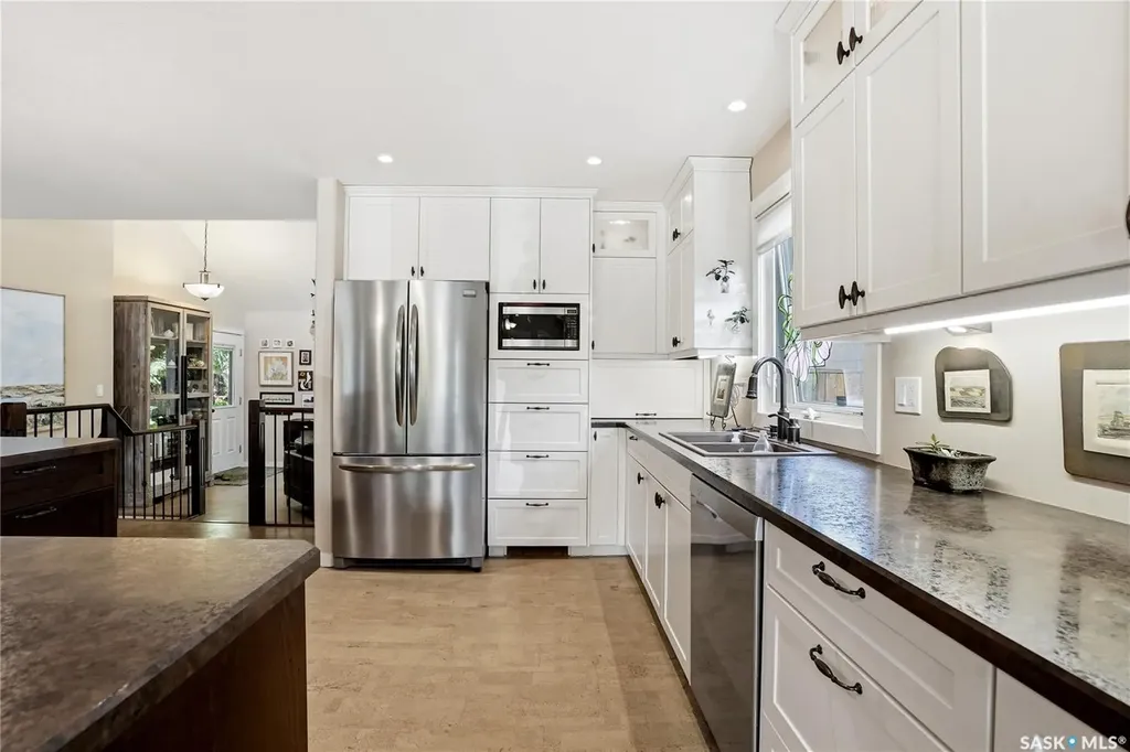 111 Richardt Place Saskatoon SK S7H 5B7