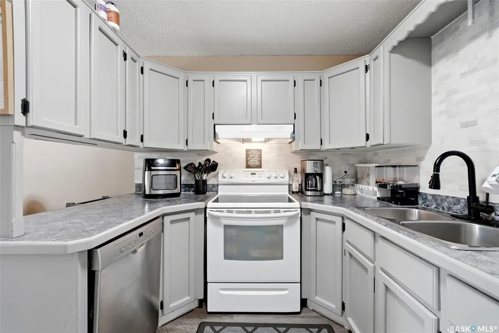 22 Salemka Crescent Regina SK S4R 7S1
