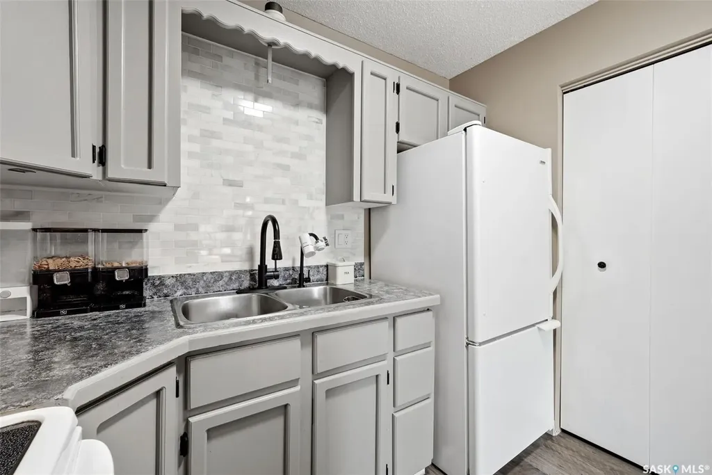 22 Salemka Crescent Regina SK S4R 7S1