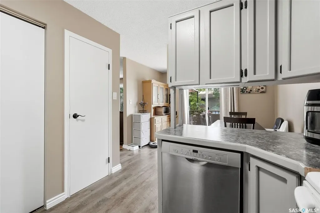 22 Salemka Crescent Regina SK S4R 7S1