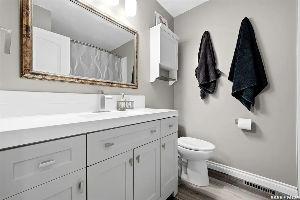22 Salemka Crescent Regina SK S4R 7S1