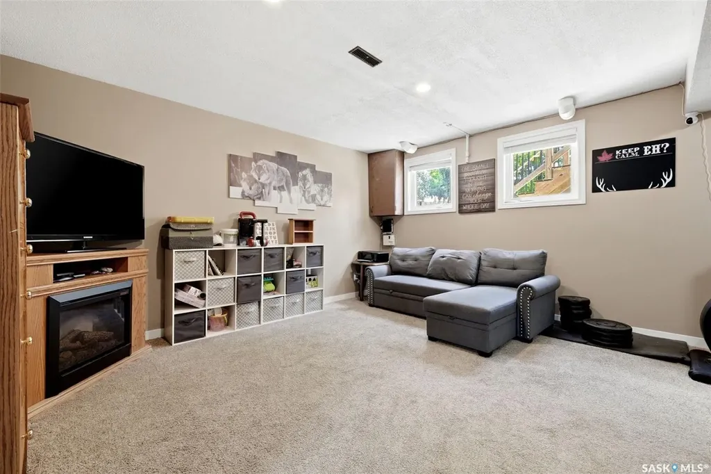 22 Salemka Crescent Regina SK S4R 7S1