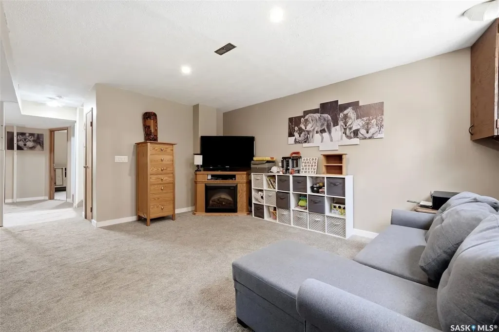 22 Salemka Crescent Regina SK S4R 7S1