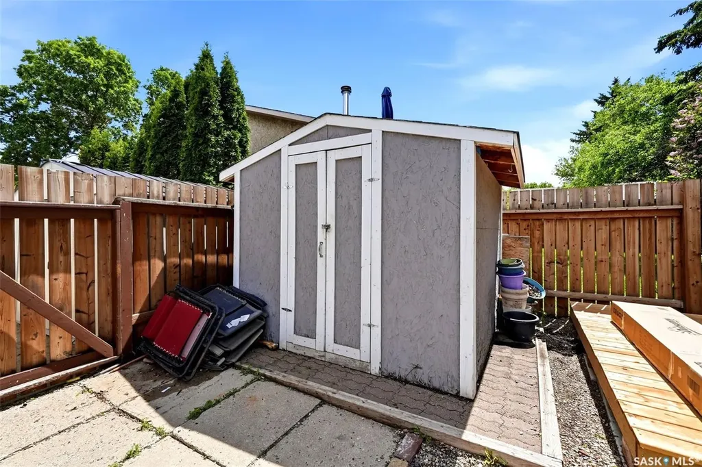22 Salemka Crescent Regina SK S4R 7S1