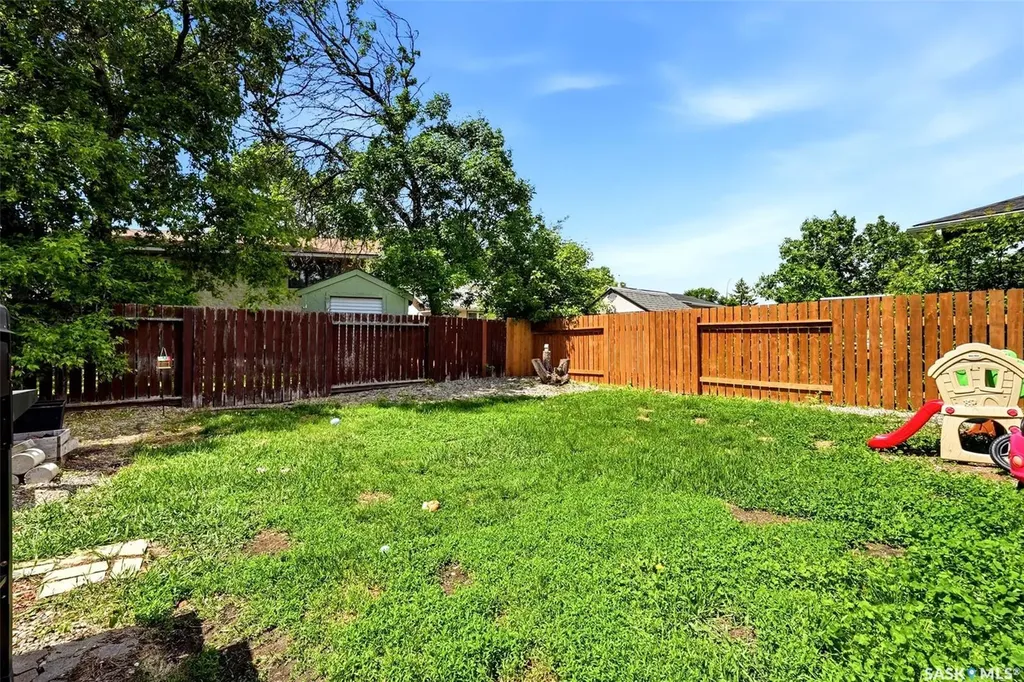 22 Salemka Crescent Regina SK S4R 7S1