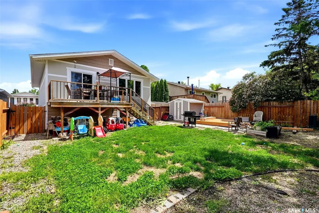 22 Salemka Crescent Regina SK S4R 7S1