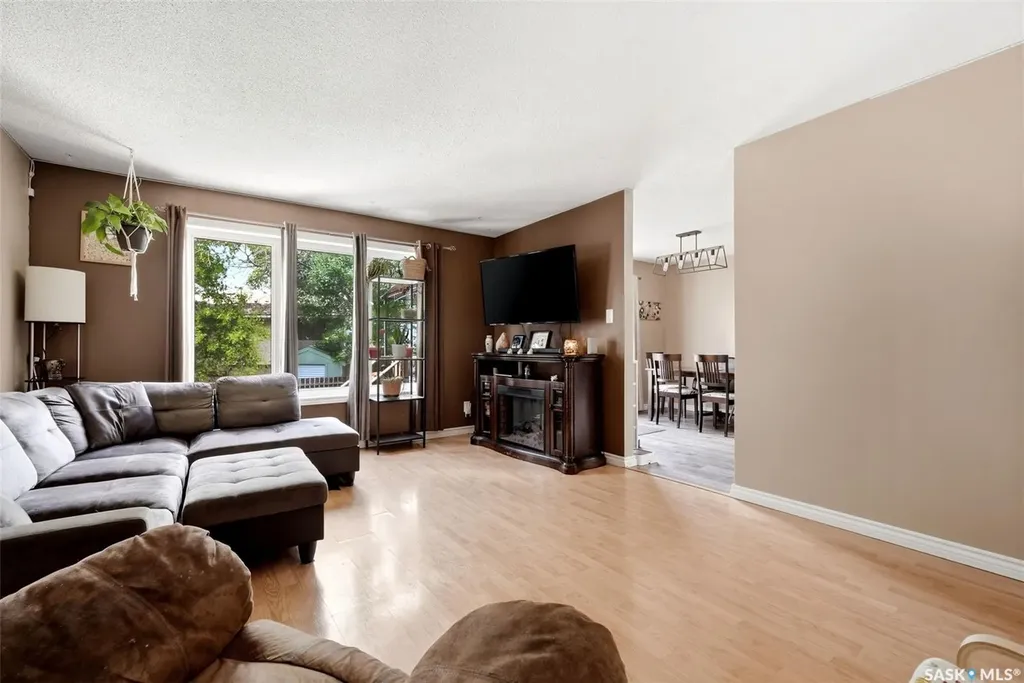 22 Salemka Crescent Regina SK S4R 7S1