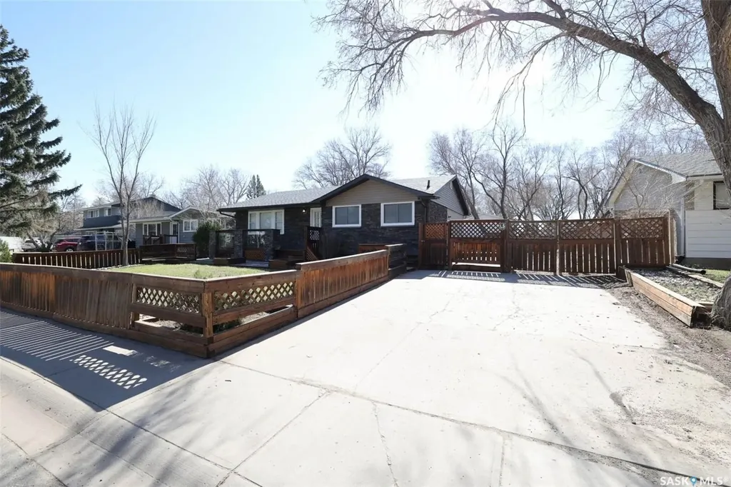 1409 Shannon Road Regina SK S4S 5L4