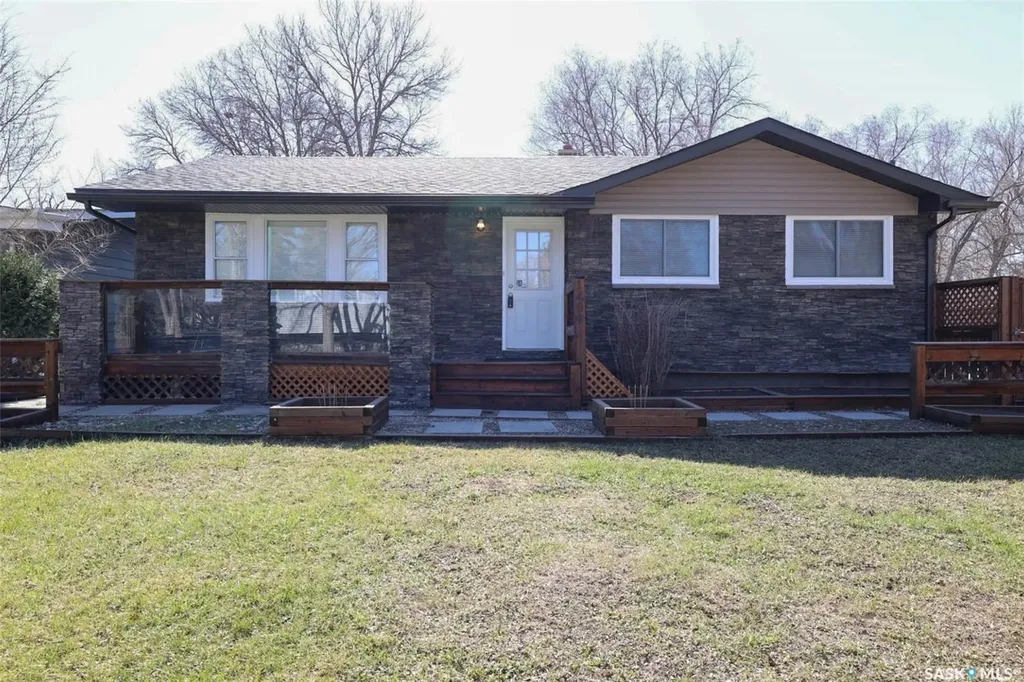 1409 Shannon Road Regina SK S4S 5L4