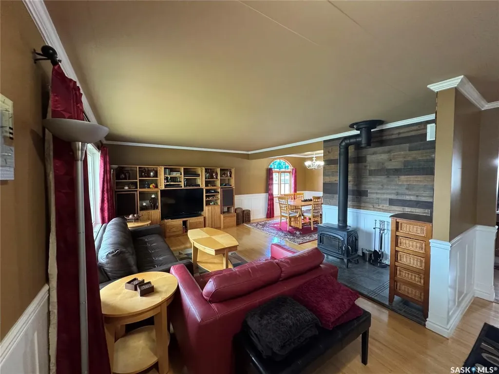 712 Douglas Park Crescent E Regina SK S4N 2S2