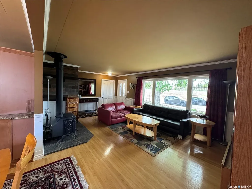712 Douglas Park Crescent E Regina SK S4N 2S2