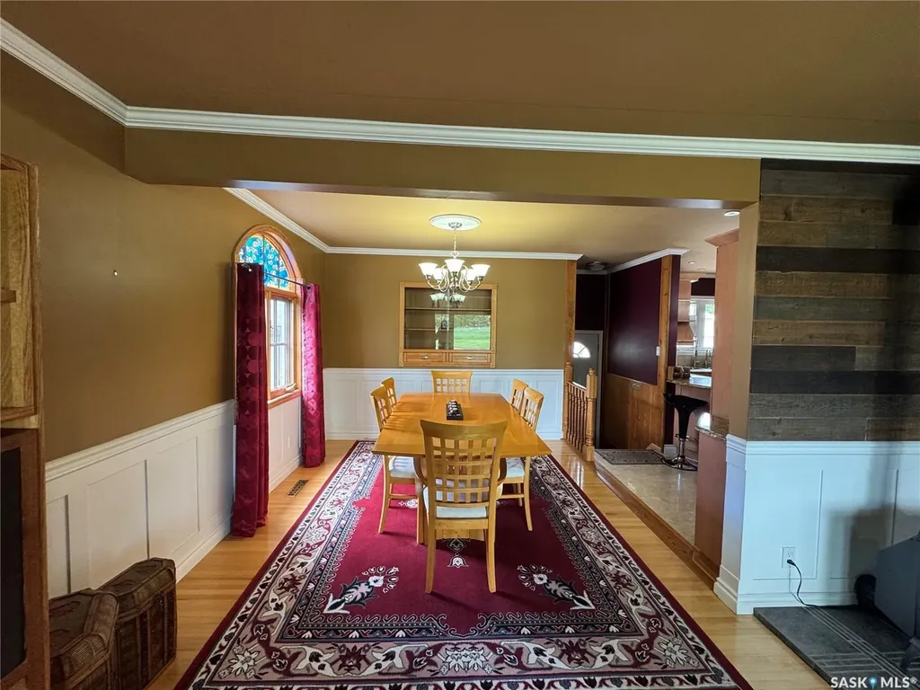 712 Douglas Park Crescent E Regina SK S4N 2S2