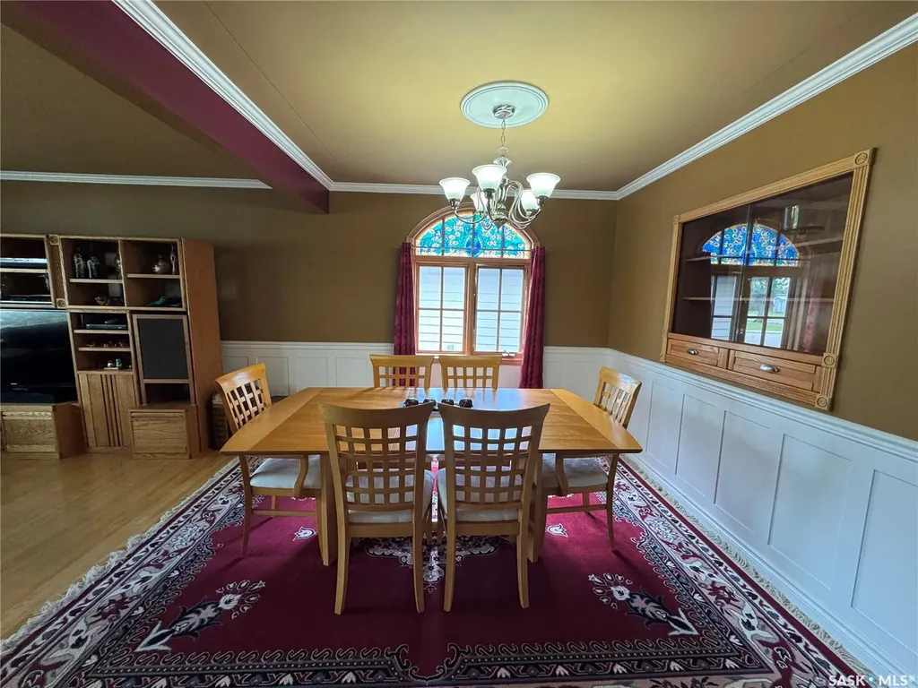 712 Douglas Park Crescent E Regina SK S4N 2S2