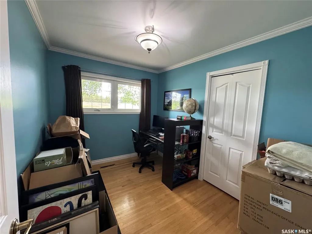 712 Douglas Park Crescent E Regina SK S4N 2S2