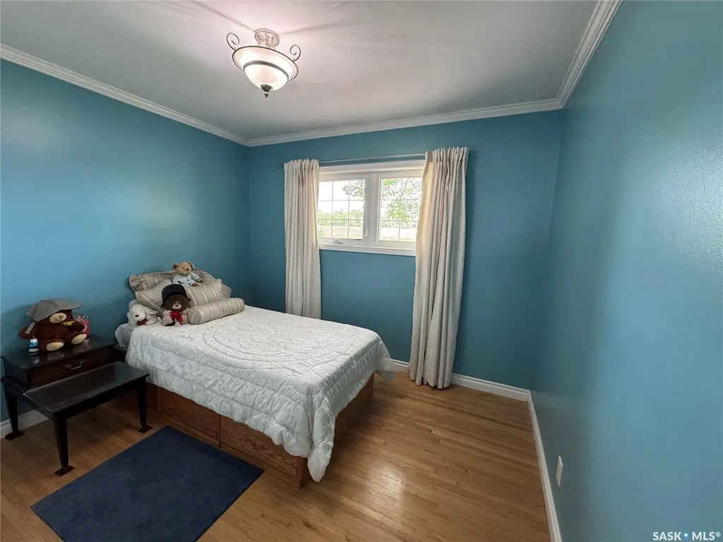 712 Douglas Park Crescent E Regina SK S4N 2S2