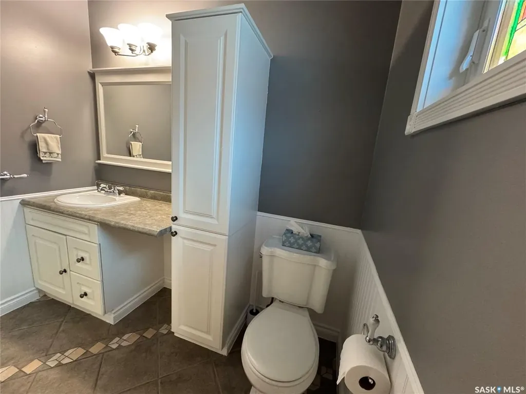 712 Douglas Park Crescent E Regina SK S4N 2S2