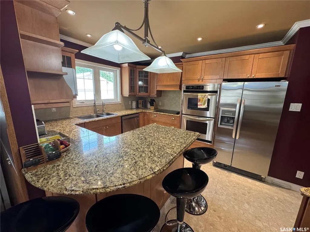 712 Douglas Park Crescent E Regina SK S4N 2S2