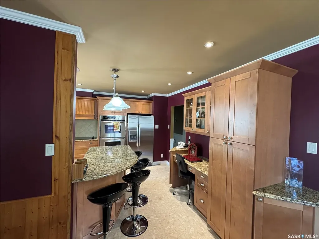 712 Douglas Park Crescent E Regina SK S4N 2S2