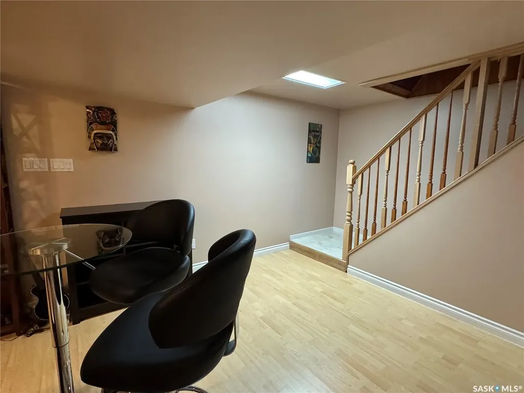 712 Douglas Park Crescent E Regina SK S4N 2S2