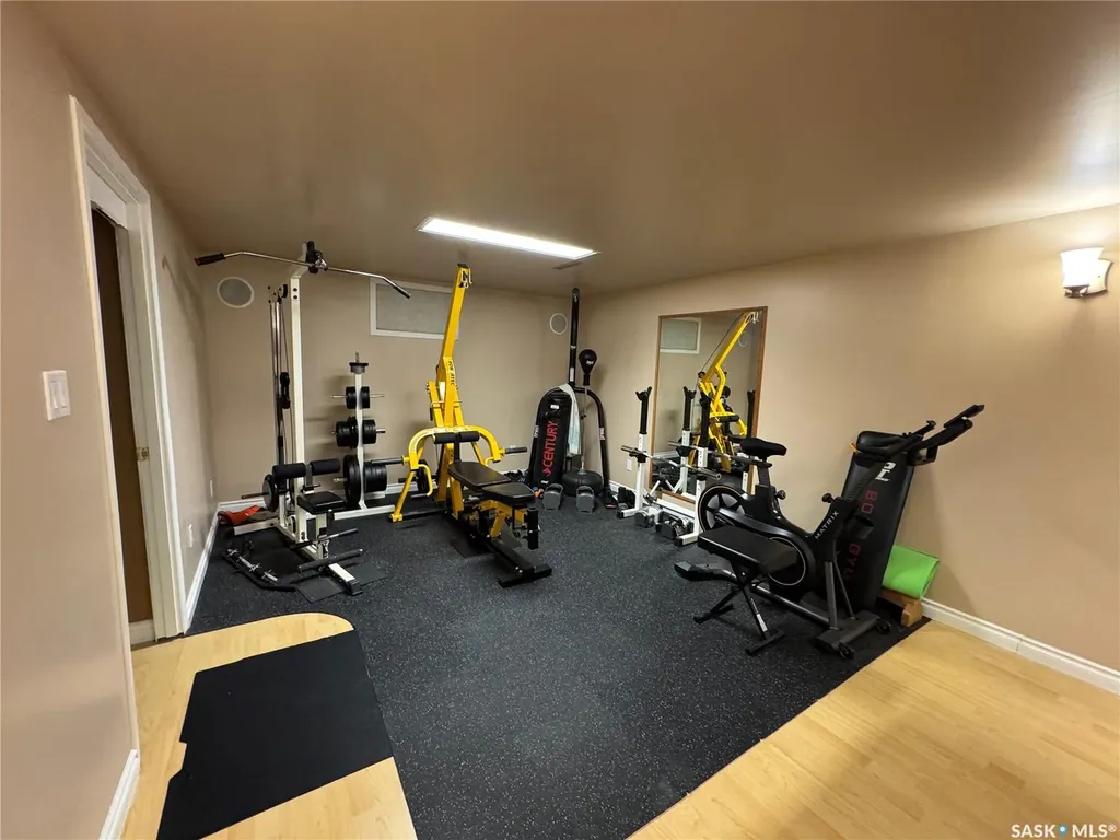 712 Douglas Park Crescent E Regina SK S4N 2S2