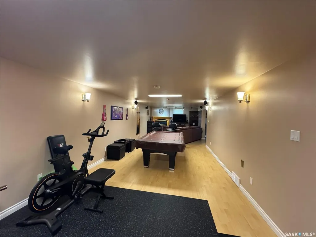 712 Douglas Park Crescent E Regina SK S4N 2S2