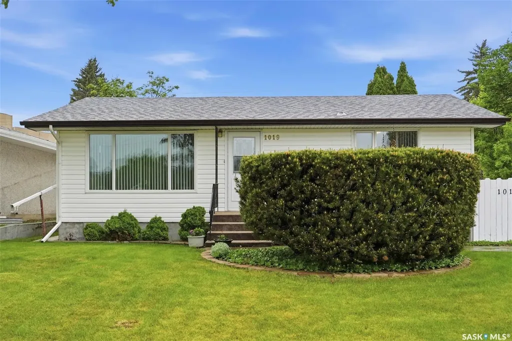 1019 Mcmillan Avenue Saskatoon SK S7L 2T9
